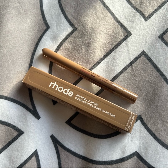 Rhode Peptide Lip Shade: Lunge - Picture 3 of 4